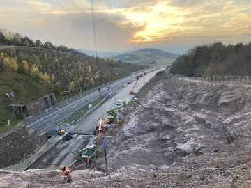 Unsere Experten für Hang- und Felssicherung sorgen für Sicherheit und helfen dabei, Schäden durch Felsen, Steine und Hänge zu vermeiden