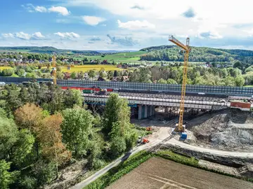 Luftaufnahme der Innerstetalbrücke bei Hildesheim während der Sanierungsarbeiten durch Spesa Spezialbau und Sanierung 