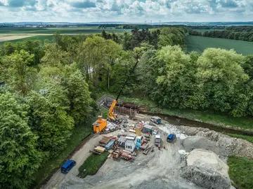 Luftaufnahme des Bruchgrabendurchlasses bei Algermissen während der Sanierungsarbeiten durch Spesa Spezialbau und Sanierung