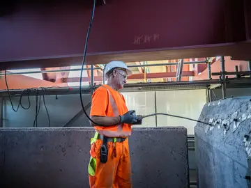 Mithilfe von Betonsanierung können Bauwerk saniert und wieder instandgesetzt werden